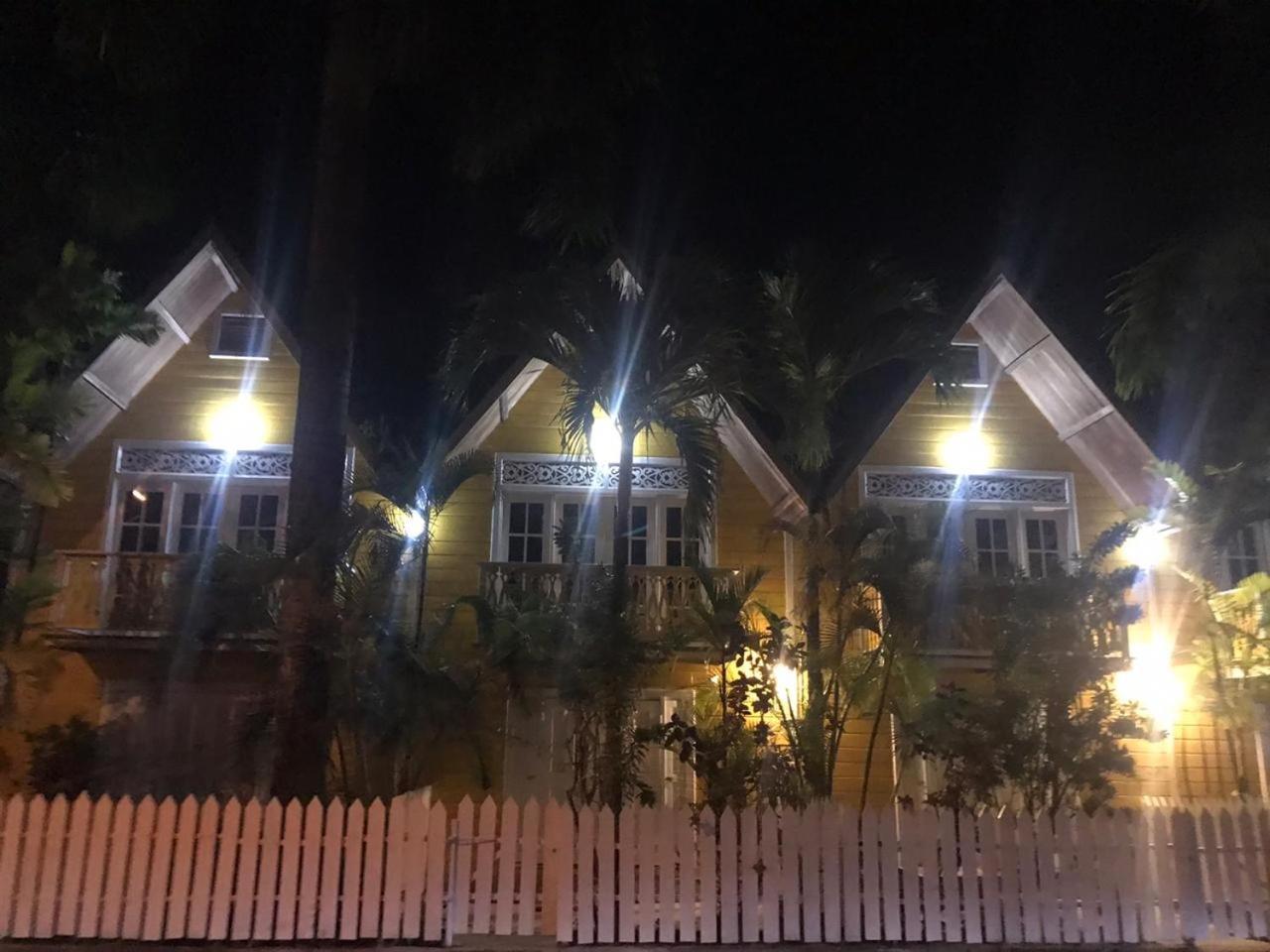 Yellow Houses Bocas Bocas Town Kültér fotó