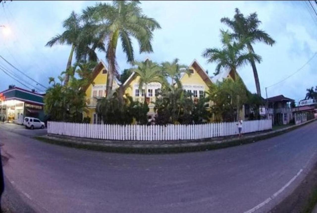 Yellow Houses Bocas Bocas Town Kültér fotó